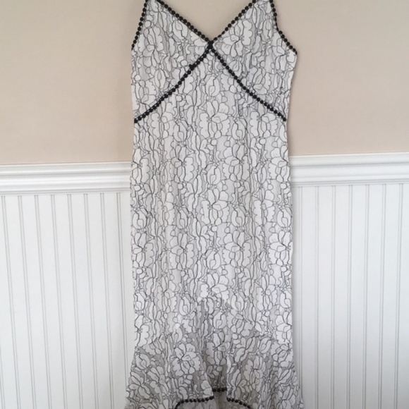 White and Black Dress - Picture 3 of 4